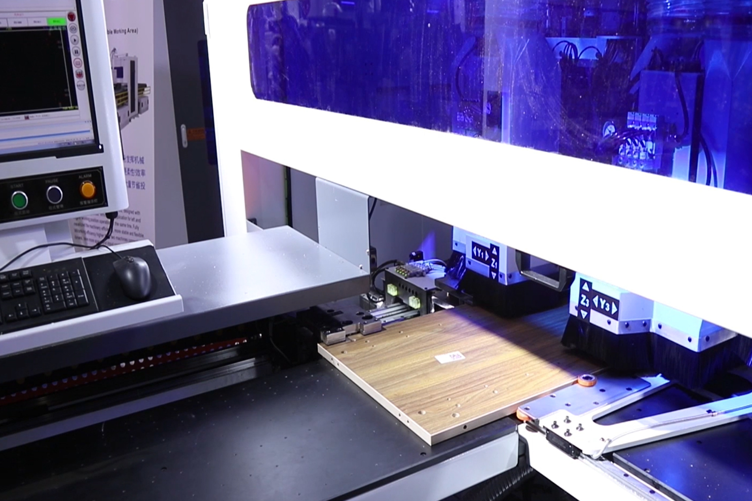 自動(dòng)側(cè)靠裝置 鉆銑總成