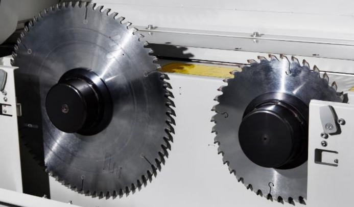 槽鋸對(duì)刀電腦調(diào)節(jié)