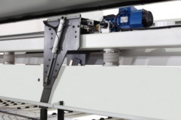 側(cè)靠機(jī)構(gòu)