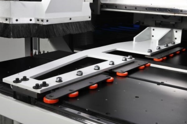 伺服控制自動側(cè)靠裝置